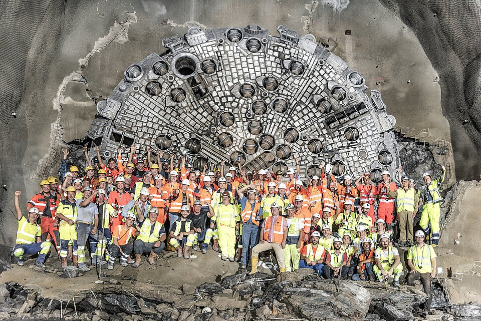 Gruppenfoto beim Durchschlag Koralmtunnel 2