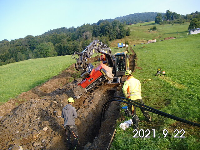 Grabungsarbeiten für den Einbau des Gussrohrs