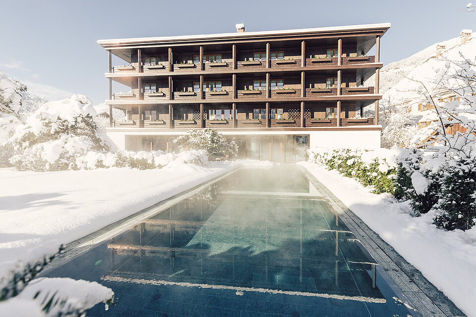 Posthotel Taube Schruns Außenpool im Winter